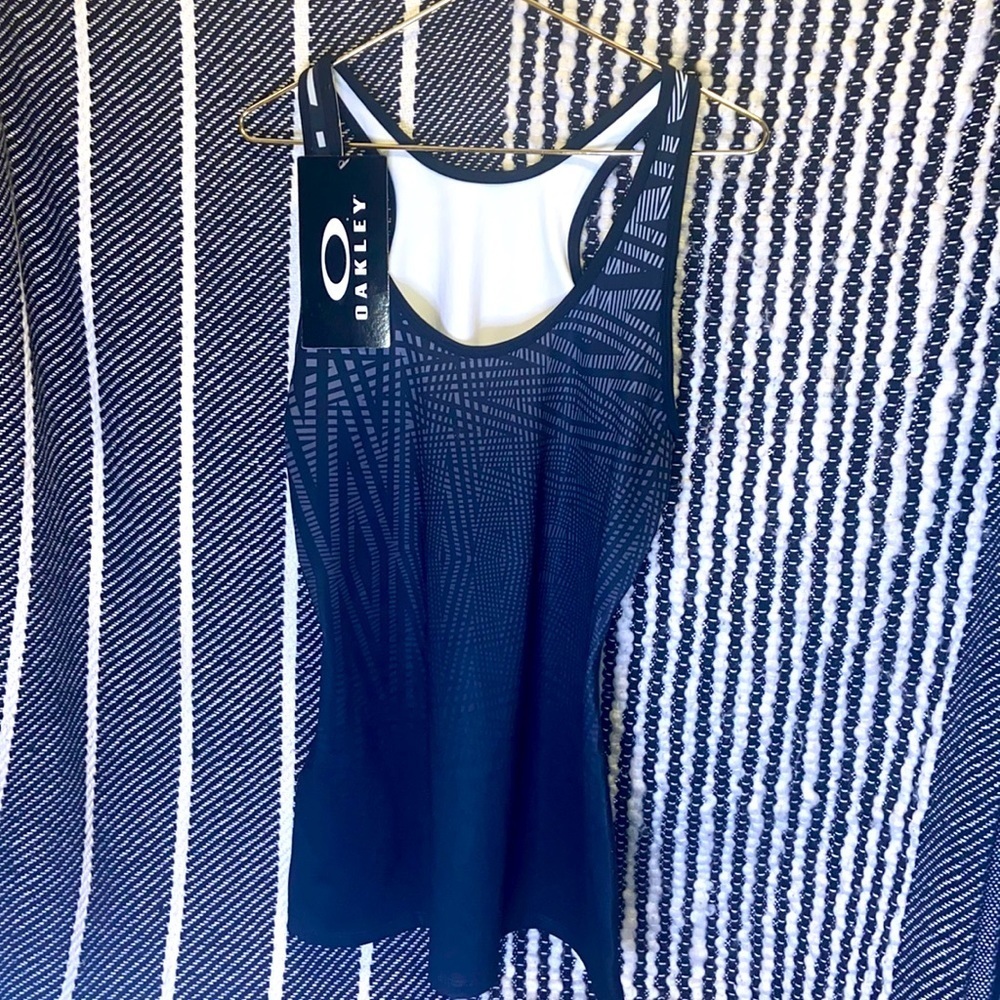Oakley WEAR ME 2 WAYS athletic/workout tank